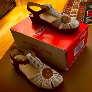 brand new never worn Pikolinos in the box